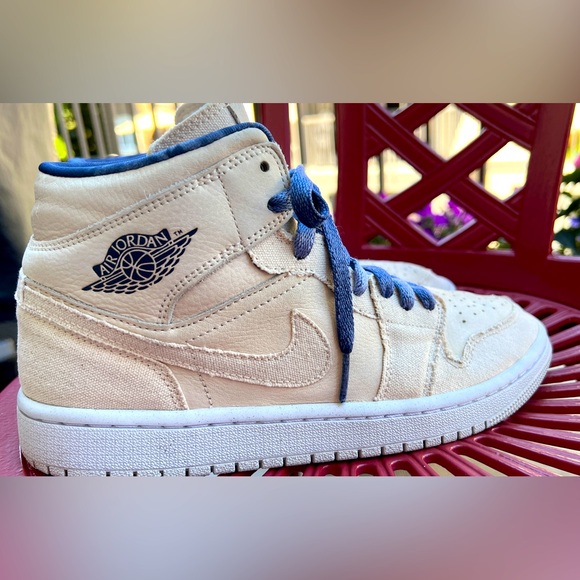 Nike Air Jordan 1 Mid SE Women’s DM9126-104 Sand Drift; Excellent Condition - Picture 5 of 10